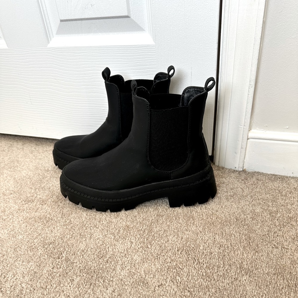 Women's Low Heel Chelsea Boots